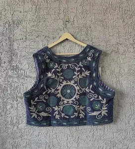 Chaleco de Terciopelo Tradicional Hecho a Mano, Chaqueta sin Mangas con Bordado Floral Rajastaní, Chaleco Étnico de Primera Calidad - Product Image 3