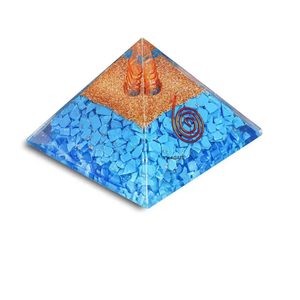 Pyramide d'Énergie en Orgonite Artisanale avec Bobine de Cuivre pour la Protection EMF et la Guérison des Chakras - Style Amour - Vente en Gros - Product Image 1