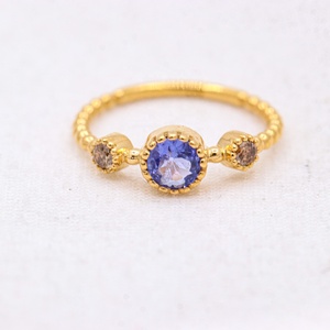 Anillo de Plata de Ley 925 al por Mayor, Chapado en Oro Amarillo, con Tres Piedras de Zafiro Azul Natural y Diamantes, Joyas Memoria - Product Image 1