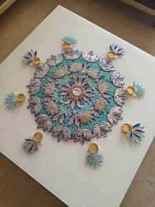 Colección AARNA, Portavelas Decorativo Hecho a Mano, Estilo Art Deco, con Flores Artificiales, Ecológico, de Metal, para Montar en el Suelo, Decoración de Rajasthan - Product Image 6