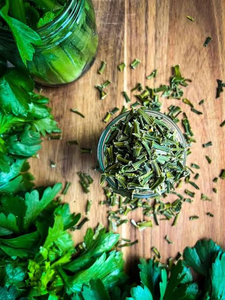 Feuilles et tiges de céleri séchées du Vietnam, sac PE de 5 kg, pour la production de thé, la cuisine et les ingrédients alimentaires - Product Image 4