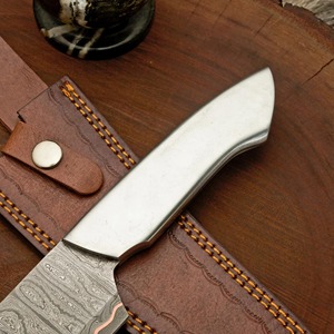 Couteau de chef en acier Damas avec étui en cuir, finition polie, style traditionnel, couteau de cuisine pour droitier - Product Image 3