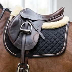 Tapis de selle demi-selle de dressage en mousse 18 mm matelassé fin, garni en coton, avec bordure en similicuir et doublure en maille respirante HMGLOBAL - Product Image 6