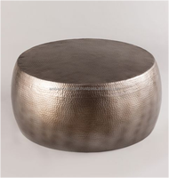 Table basse design moderne de haute qualité avec plateau en fer et marbre blanc pour la décoration de salon par Ambience Lifestyle