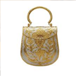 Bolso de mano vintage de latón dorado con grabado floral diagonal, cierre decorativo vintage, a precios de mayorista. - Product Image 4