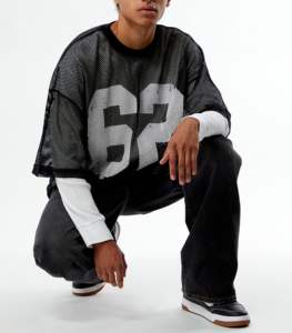 Fabricant de vêtements de football sur mesure de haute qualité, t-shirts de football, maillots de sport en mesh pour hommes, coupe ample et courte, style baseball et football. - Product Image 6