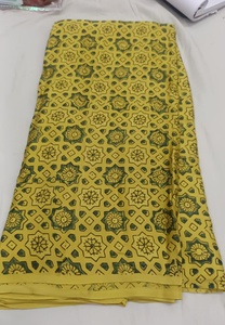 Tissu en coton pur Ajrakh imprimé à la main, motif naturel, vente en gros, imprimé Ajrakh géométrique traditionnel, tissu doux en modal pur pour femmes - Product Image 4