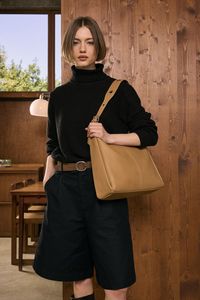 Sac hobo en cuir véritable au toucher doux avec grande capacité, doublure en lin durable et design portable pour une utilisation décontractée - Product Image 2