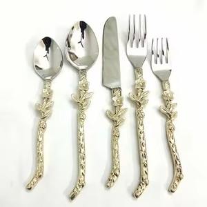 Ensemble de couverts en laiton doré de designer avec manche en acrylique, collection de vaisselle haut de gamme pour réceptions de mariage et dîners - Product Image 4