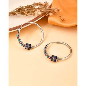 Pendientes de Aro de Moda Meera Jaipur con Múltiples Piedras Plateadas - Product Image 3