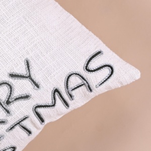 Fundas de cojín de algodón gris y rojo de Feliz Navidad decorativas hechas a mano con Base blanca 45*45 Cm para decoración de sofá y sala de estar - Product Image 2