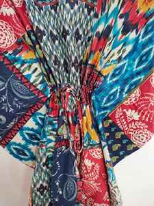 Kaftan en coton léger et aérien avec bordure en dentelle, imprimé floral vintage, coupe ample pour l'été et la plage - Product Image 3