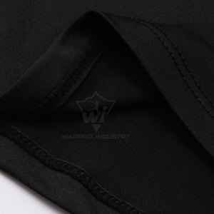 Vêtements de sport Rash Guard conçus avec un tissu extensible offrant confort, soutien et liberté de mouvement toute la journée - Product Image 5