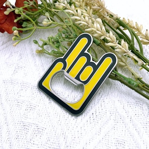 Llavero de metal con abrebotellas, fabricante de llaveros - Product Image 3