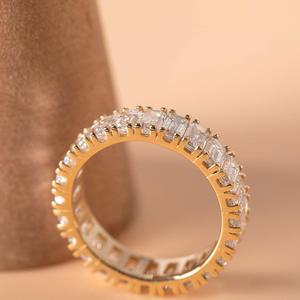 Anillo de Oro Amarillo Sólido de 18K con Diamante Cultivado en Laboratorio de Corte Esmeralda de 4x2.5mm Personalizable, Anillo de Boda de Lujo con Corte Escalonado de Eternidad Completa Premium - Product Image 3