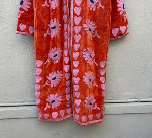 Abrigo de terciopelo bordado para mujer con estampado floral de corazones, ropa exterior larga para otoño e invierno, regalo para ella. - Product Image 5