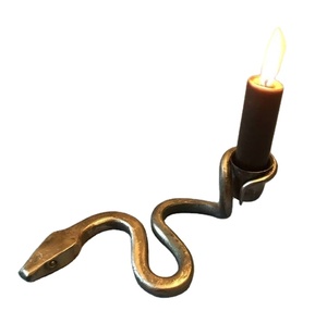 Candelabro de metal con forma de serpiente de lujo, decorativo, único, para mesa, decoración del hogar, nuevo diseño inspirado en la naturaleza. - Product Image 1