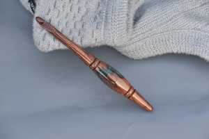 Crochet en bois durable fait main avec manche en résine bleue Curio Craft CC-WC 26 pour le tricot et le crochet - Product Image 5