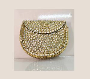 Bolso de Mano Ovalado de Latón Hecho a Mano, Estilo Kundan, Dorado, para Bodas Indias, Tradicional, con Mosaico de Vidrio, Feng Shui, Glamuroso - Product Image 1
