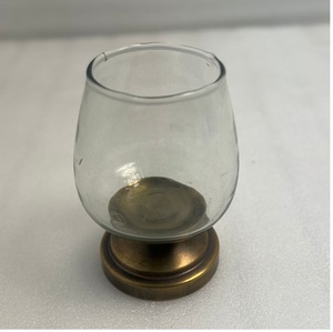 Portavelas de vidrio y hierro de estilo antiguo con cubierta transparente para decoración del hogar a precio de mayoreo. - Product Image 1