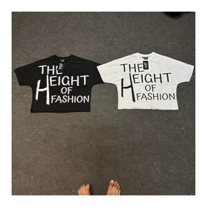 เสื้อยืดโอเวอร์ไซส์ทรงครอป แขนสั้น คอกลม พิมพ์ลายตัวอักษร สไตล์ลำลอง ผ้าเจอร์ซีย์ 100% คอตตอน สำหรับผู้ชาย รุ่น The Height Of Fashion - Product Image 1