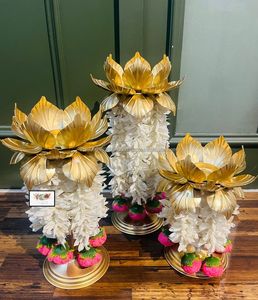 เชิงเทียนโลหะประดับดอกบัวสำหรับงานแต่งงานของตกแต่งโต๊ะกลางโต๊ะเชิงเทียน Diwali ของตกแต่งบ้าน - Product Image 1