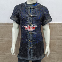 Haut de gilet médiéval fait main en acier doux, à anneaux rivetés plats, demi-manches avec garniture en cuir, pour cosplay et reconstitution historique