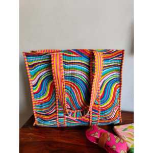 Sac fourre-tout promotionnel The Quince Life Rainbow Swirl, design élégant et coloré pour une visibilité accrue et les activités de plein air - Product Image 1