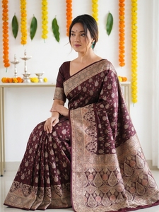 AARA Fashion Sari de Seda Banarasi Color Granate con Borde Zari, Diseño Floral Buta, Pallu Pesado, Hecho a Mano, para Boda, Blusa de Manga Corta - Product Image 3