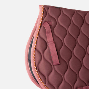 Tapis de selle de dressage avec doublure en polaire, extérieur en coton, sangle de maintien durable, couleur bordeaux, pour l'entraînement des chevaux - Product Image 3