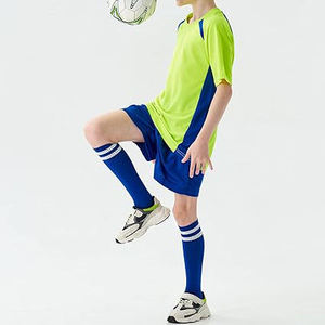 Dernier modèle de maillot de football court sur mesure en gros, 100 % polyester, respirant, antibactérien, séchage rapide, pour équipe - Product Image 3