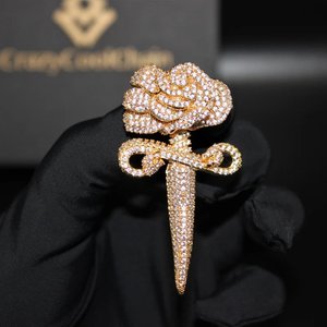 Collier pendentif poignard rose avec micro-incrustation de zircon, en laiton plaqué or, style hip-hop, chaîne à maillons, bijou cadeau - Product Image 1