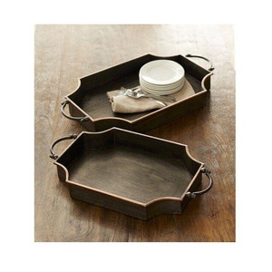 Plateau décoratif disponible au prix d'usine. Plateaux en bois naturel avec poignée en métal. - Product Image 1