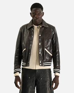 Chaqueta Bomber Varsity de Cuero para Hombre, Piel de Cordero, Color Marrón Oscuro Desgastado, Puños y Dobladillo a Rayas, Cuello Camisero, Cierre Frontal con Broches - Product Image 1