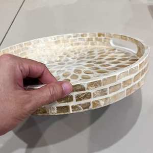 Assiette décorative ronde en nacre avec motif de feuilles, design luxueux, durable, passe au lave-vaisselle, décoration pour la maison - Product Image 2