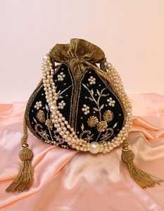 Sac Potli brodé à la main en soie noire avec perles et pompons dorés, travail de broderie pour les mariages et les occasions festives - Product Image 3