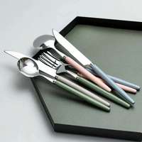 Ensemble de couverts en acier inoxydable durable avec poignée confortable pour la cuisine et la salle à manger à domicile