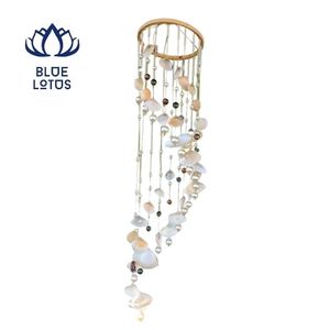 DISPONIBLE Carillon éolien écologique en coquillages, durable, fait main, style décoration en coquillages, ornement suspendu en fibre océanique durable, sonore - Product Image 1