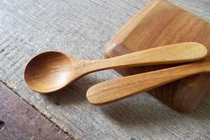 Juego de espátulas y cucharas de madera clásicas con mango largo, pulido espejo, ecológicas, aptas para lavavajillas, grandes, antiadherentes, para cocinar, mezclar y servir. - Product Image 5