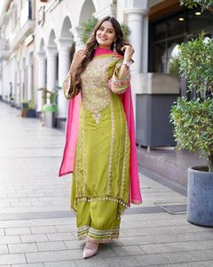 Nuevo Conjunto Palazzo de Diseño Atractivo con Bordado de Seda Vichitra, Lentejuelas y Espejos Reales, Top, Pantalón Palazzo y Dupatta de Organza - Product Image 1