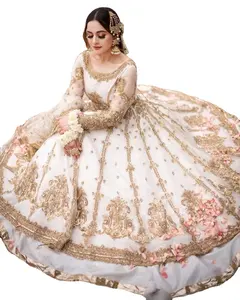 来自巴基斯坦和印度的高级女装。别致的派对服装搭配复杂的刺绣。