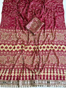 Sari en crêpe de soie Royal Bandhani avec broderie miroir, Sari Premium Bandhej brodé de miroirs, Sari en crêpe de soie de créateur Bandhani - Product Image 2