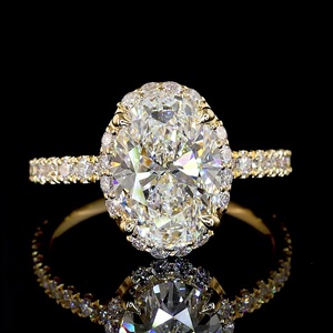 Anillo de Compromiso Romántico con Diamante Cultivado en Laboratorio de Corte Ovalado de 2.5 CT, Certificado por IGI, Oro Amarillo con Halo Pavé, Anillo de Boda para Mujer - Product Image 3