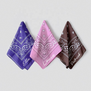 Nouveau design tendance, foulard carré en polyester à motif floral, sensation de soie, multifonction, bandana court, foulards pour femmes, décontracté, unisexe, pour l'extérieur - Product Image 3