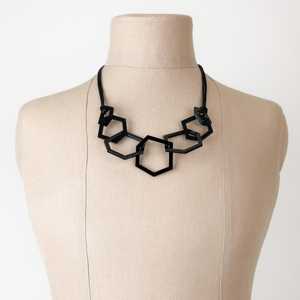 Collar de Resina Negra Unisex de MN EXPORTS, Joyería Moderna para Mujer, Hecho a Mano, Collar de Moda para Fiestas Cristianas - Product Image 3