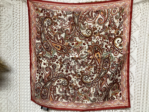 Foulard carré en soie à motif floral imprimé numériquement, tendance, pour femme, mouchoir de poche, quatre saisons, doux pour la peau, tissu personnalisé OEM/ODM - Product Image 4