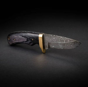 Cuchillo de Camping de Acero de Damasco Hecho a Mano de Primera Calidad, Grabado Personalizado, Hoja Afilada Tipo Clip Point, Funda de Cuero y Madera - Product Image 5