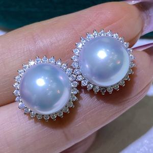 Fabricant en gros de boucles d'oreilles en perles naturelles de 8 à 9 mm avec diamants en or 18 carats, platine gris, boîte cadeau classique polyvalente - Product Image 2