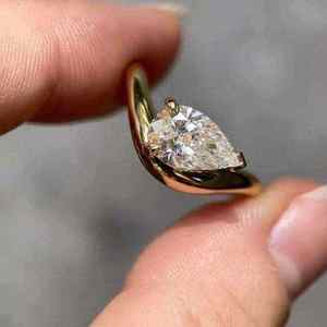 Bague de fiançailles de luxe en diamant naturel 14K plaqué rhodium vintage certifiée IGI, couleur F, clarté VVS2, 1 carat, forme poire - Product Image 1