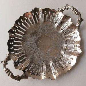 Plateau de service décoratif en métal motif feuille pour fruits, plateau de présentation alimentaire pour table à manger, finition aluminium argenté magnifique - Product Image 2